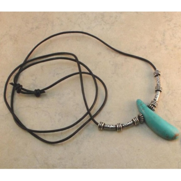 Twisted Artistry Jewelry Jewelry - Turquoise And Silver Pendant Leather Necklace